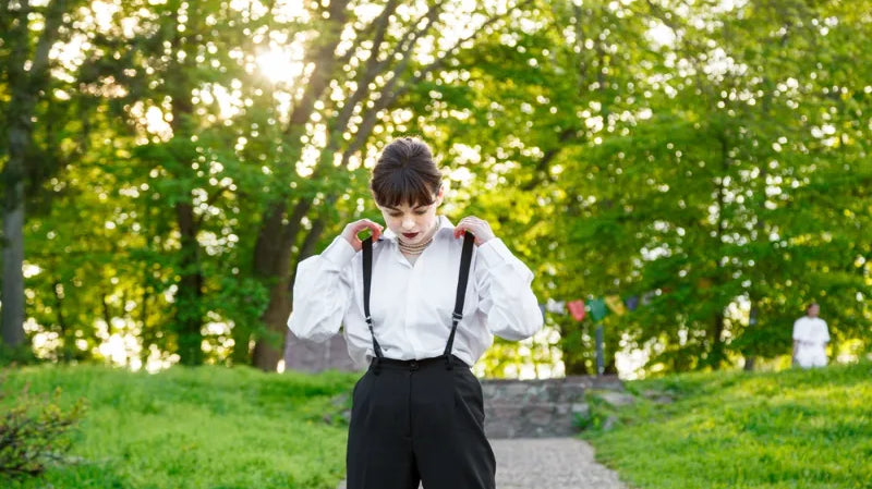 How to Wear Suspenders with Trousers?