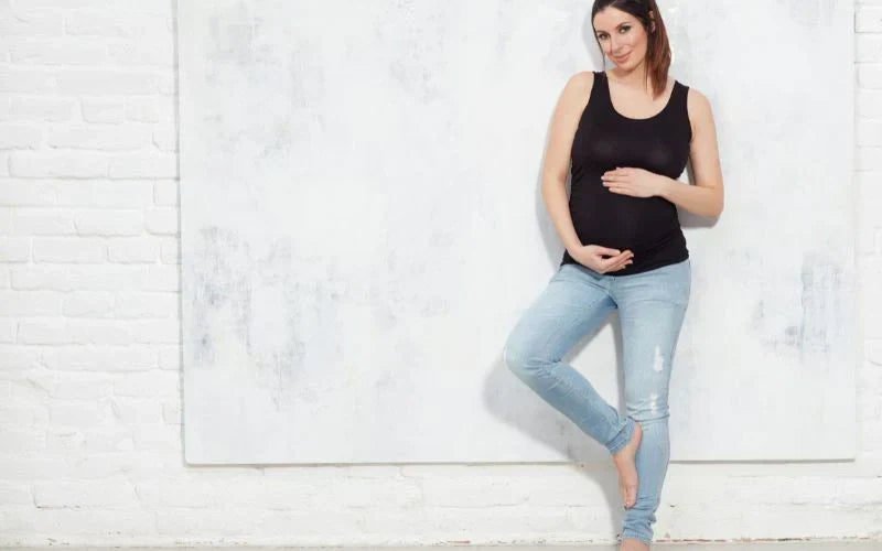 How to Stop Maternity Jeans From Sagging Without a Tight Belt
